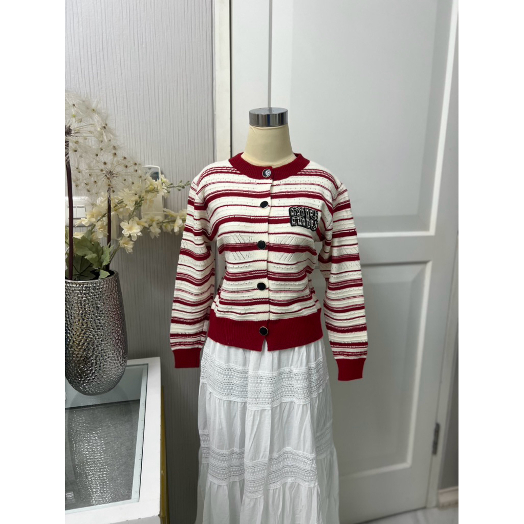 [PrelovedCCJaksel]-(NEW) Sweater/cardigan red n white miumiu payet.