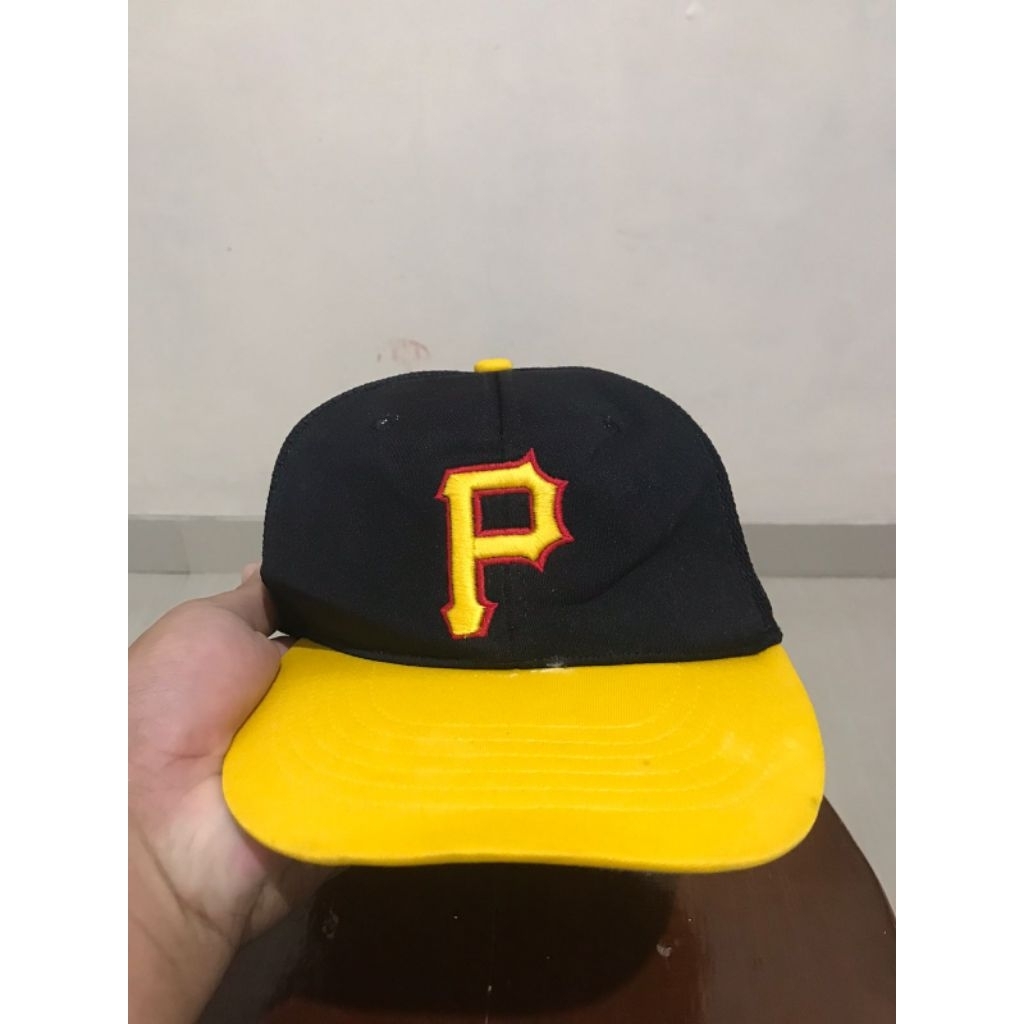TOPI / SNAPBACK LOGO "P"