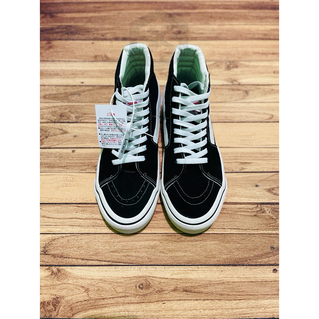 Sneakers pria wanita hitam putih tinggi