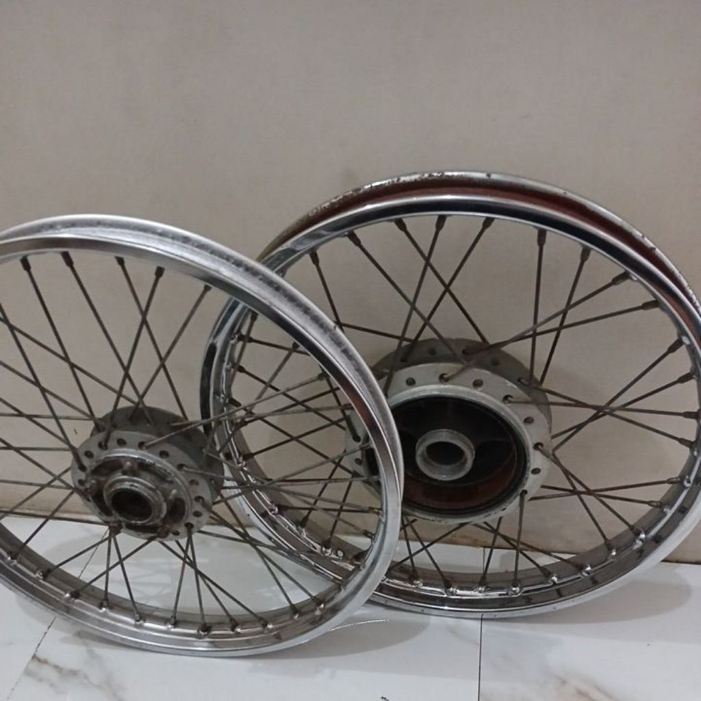 velg depan belakang original megapro primus second siap pakai