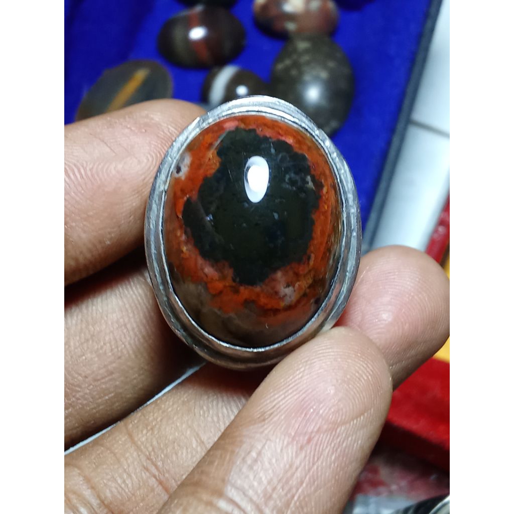 Akik Merah Hitam Kontras ring monel