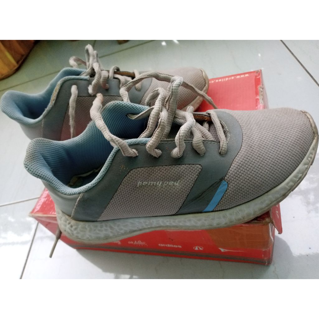 Sepatu Homy ped second