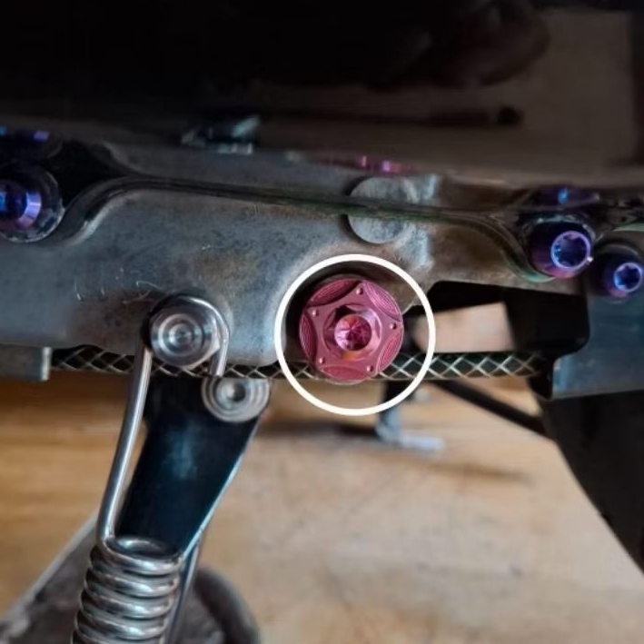 Baut titanium pembuagan oli mio fino soul