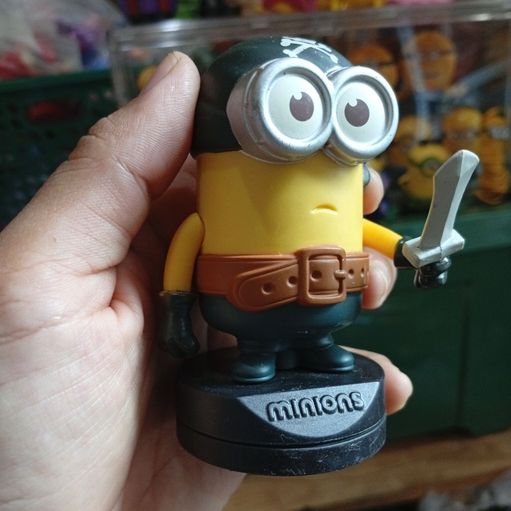happy meal toys minions pirate versi luar 2013 rare