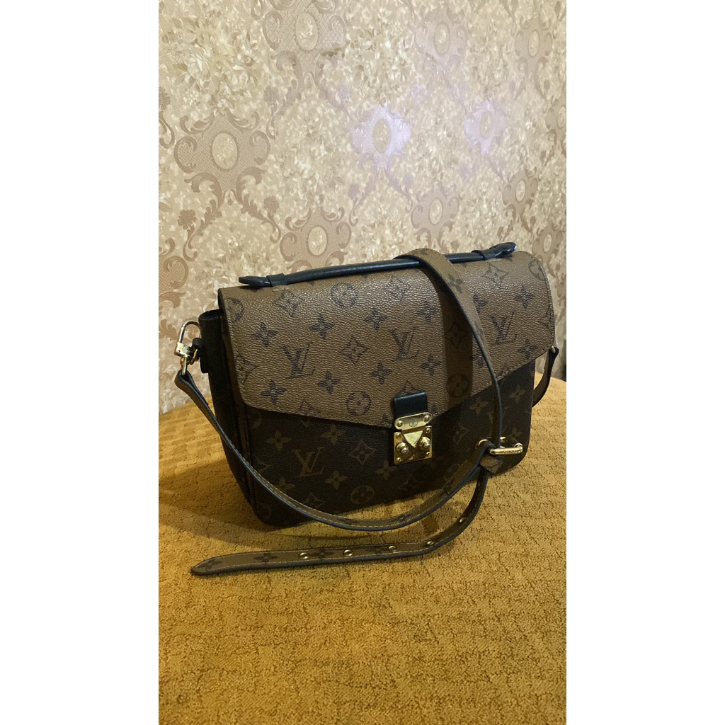 LV metis bicolor monogram