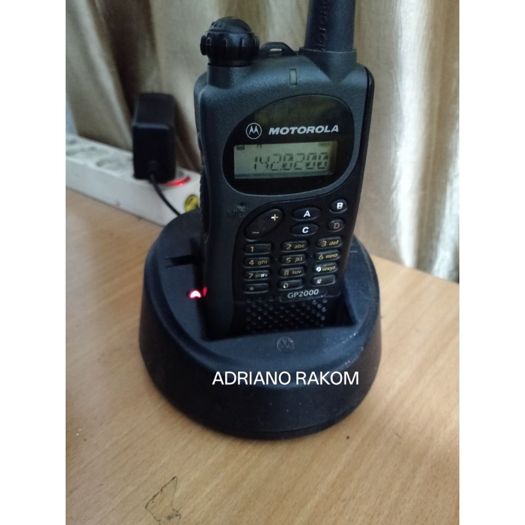 HT Motorola GP2000 VHF lengkap charger