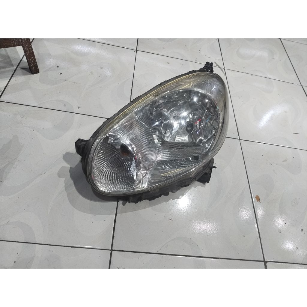 headlamp Nissan March 2012-2014 original. lampu depan Nissan March 2012/2013/2014 original copotan