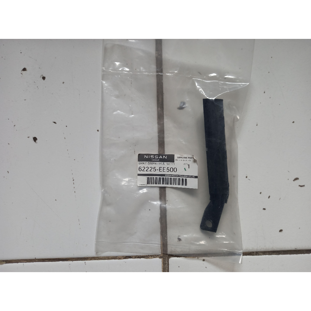 Bracket Bumper Depan Kiri Nissan Latio 62225-EE500 BRKT-FR BMPR SIDE LH
