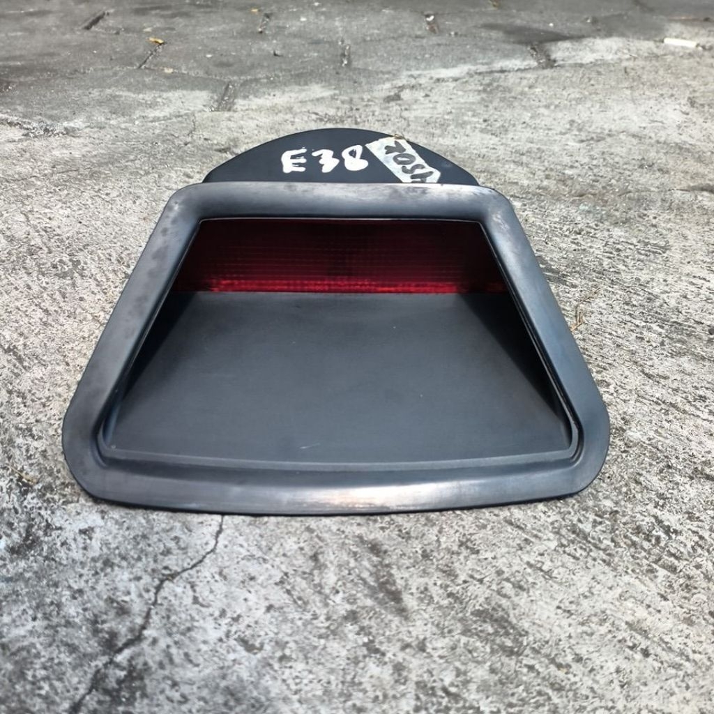 lampu rem tengah  BMW e38 730i 735il
