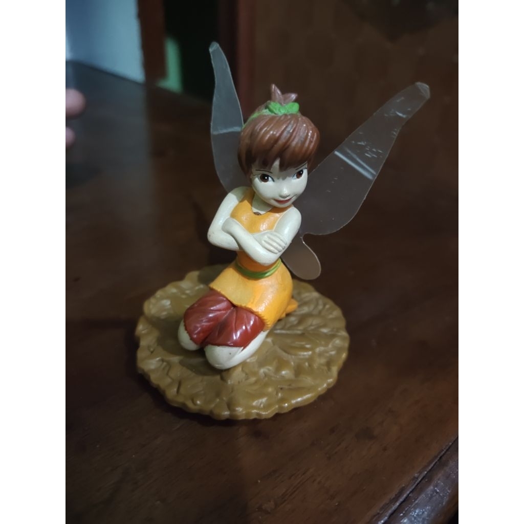 Peri Fawn dari seri Disney Fairies Tinkerbell.