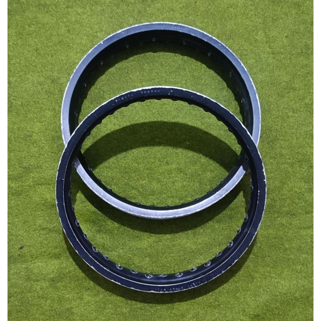 VELG ROSSI ITALY SIZE 215 - 250 RING 17 WARNA HITAM KONDISI SECOND TIDAK PEANG TIDAK RETAK MINUS BAR