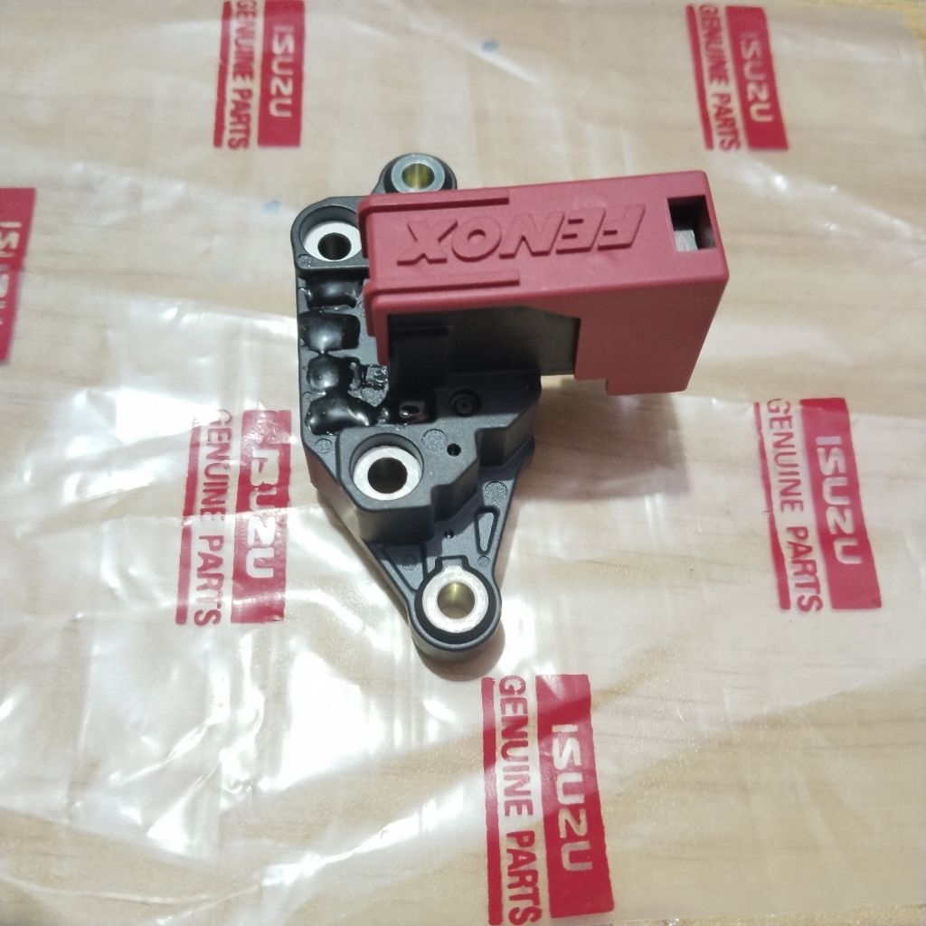IC REGULATOR ALTENATOR NKR71 NMR81