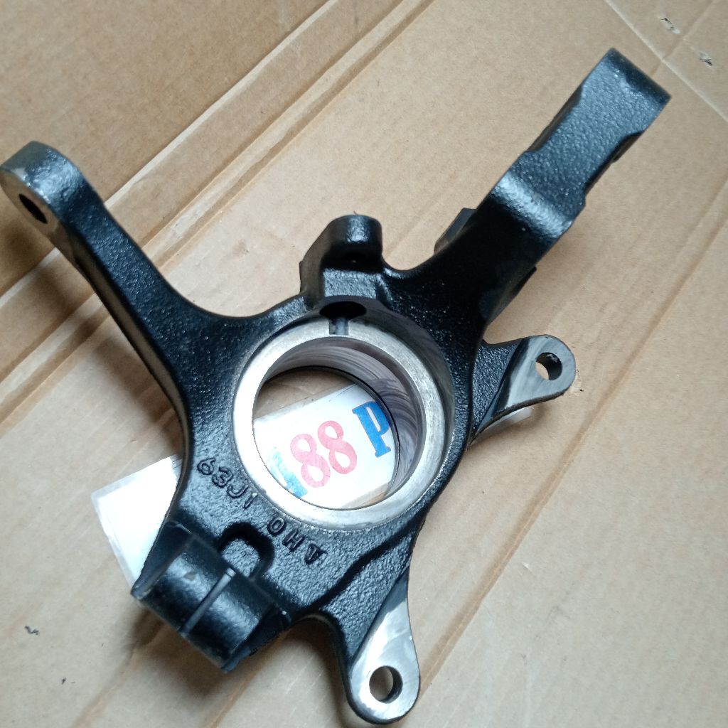 Knuckle Depan Roda Suzuki Swift 63J Kiri