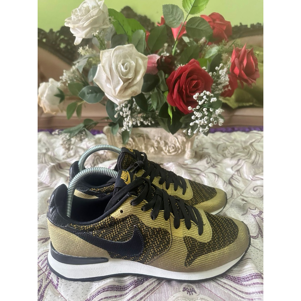 sepatu nike internationalist