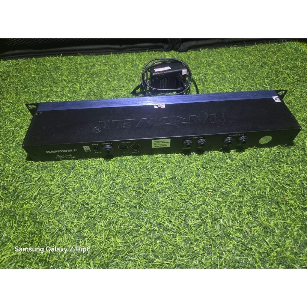Efek vokal Hardwell Rev2000 original