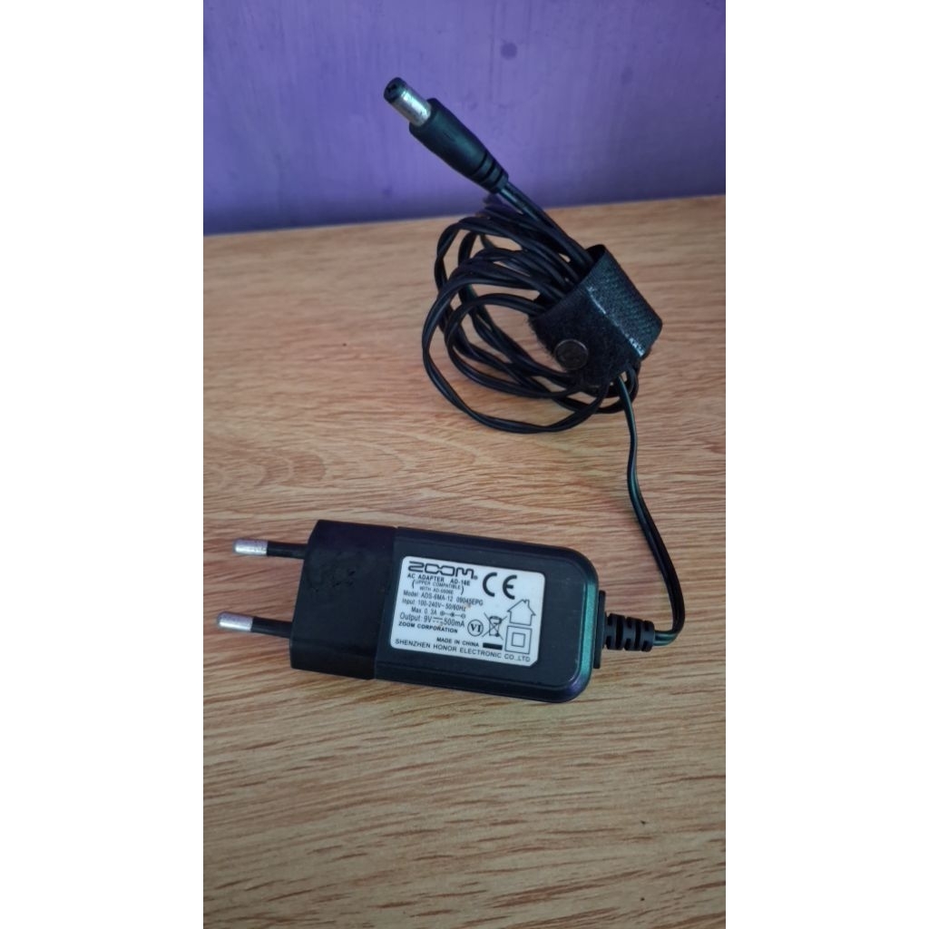 Adaptor efek gitar merk zoom