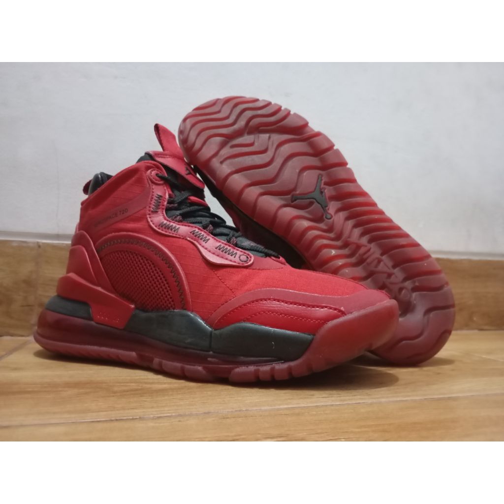 sepatu basket Air Jordan Aerospace 720