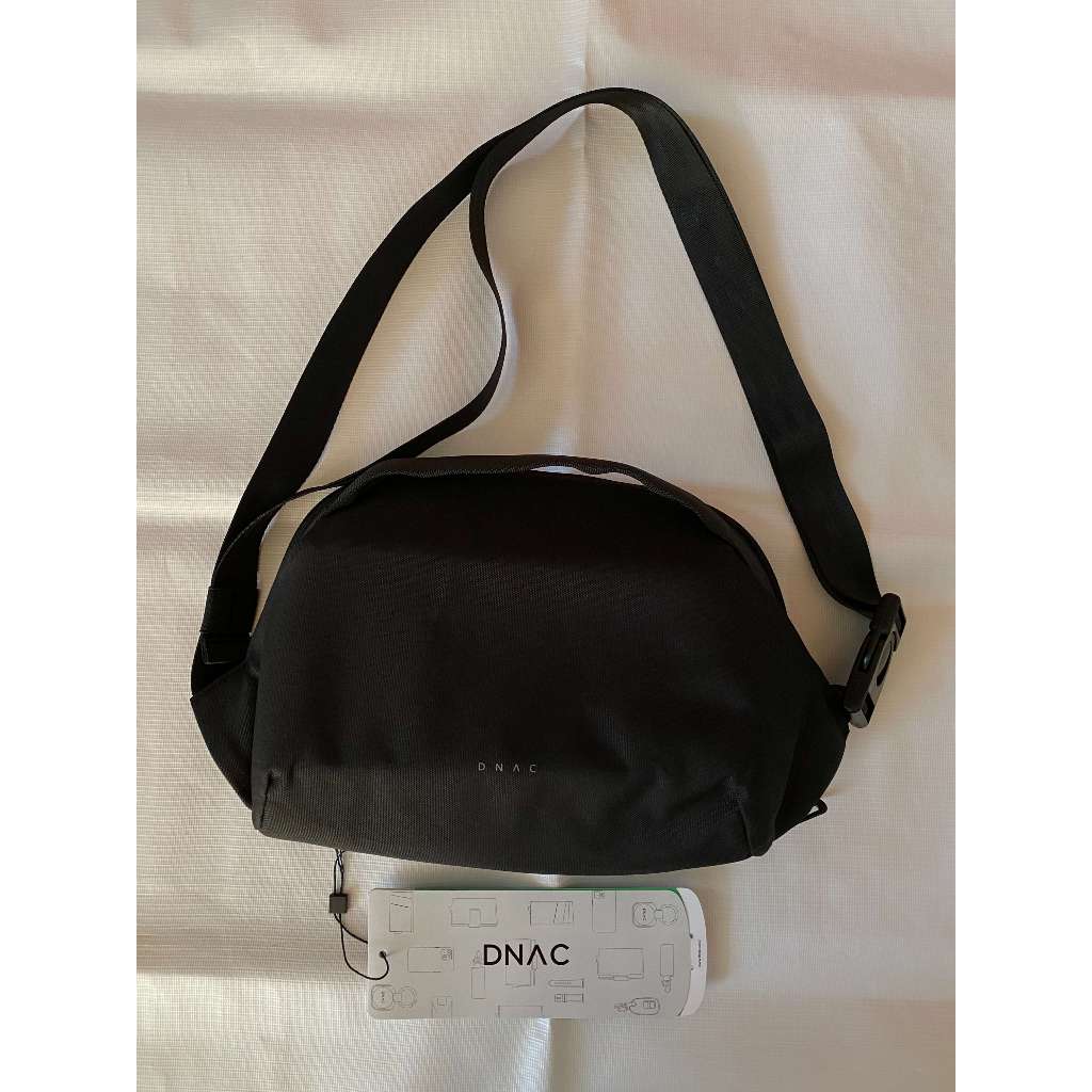 [100% Preloved Ori] DNAC Tas Slempang Pria / Cross Body Sling Bag / Small Chest Bag 5L - BLACK