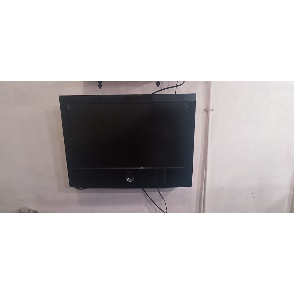 TV LG Scarlet LCD 32" HD Ready - KONDISI BEKAS