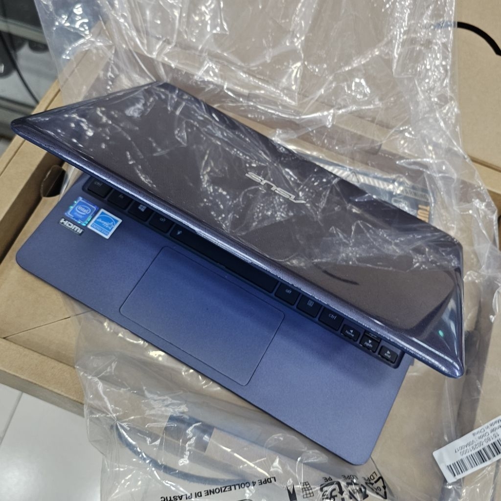 Laptop Notebook Asus 12inch Asus E202S RAM 2+128GB SSD PENYIMPANAN Windows 10