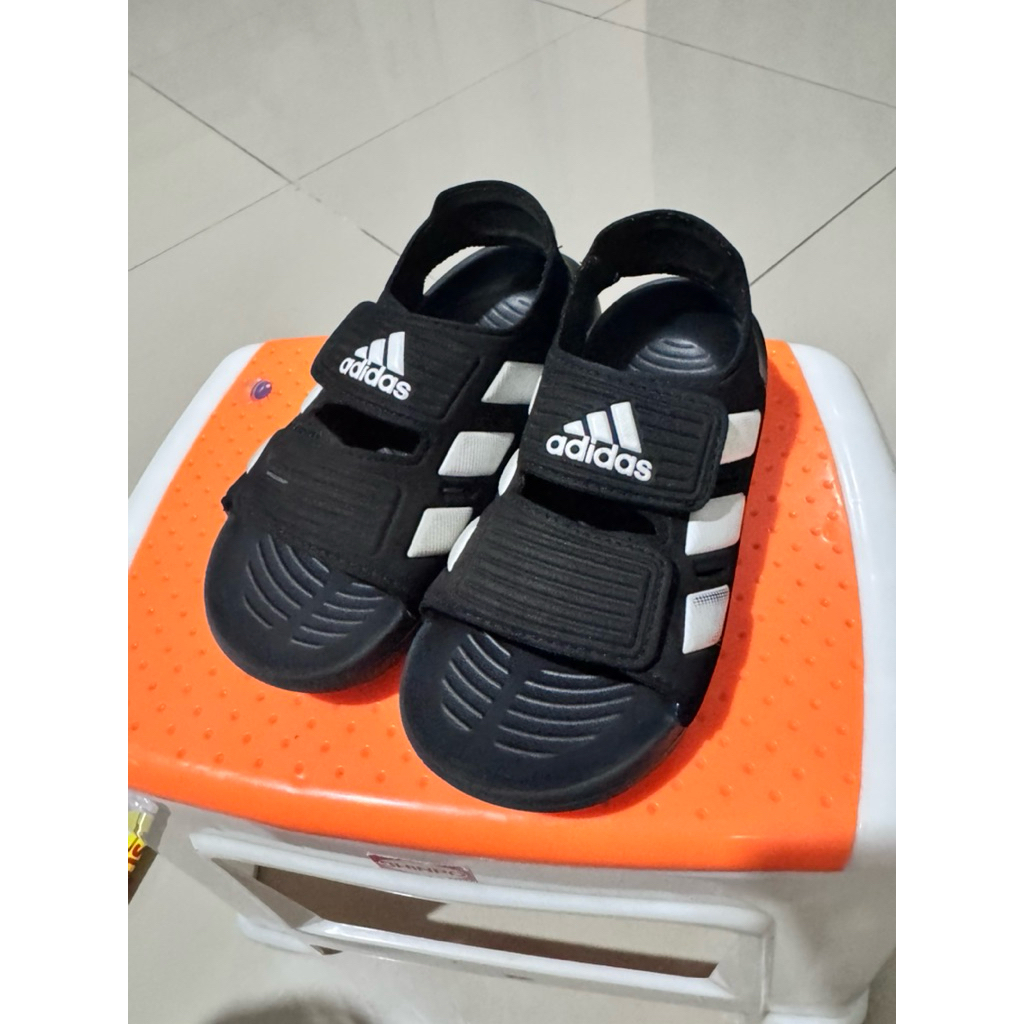 sandal adidas altaswim / sandal preloved / sandal anak laki / sandal anak laki preloved