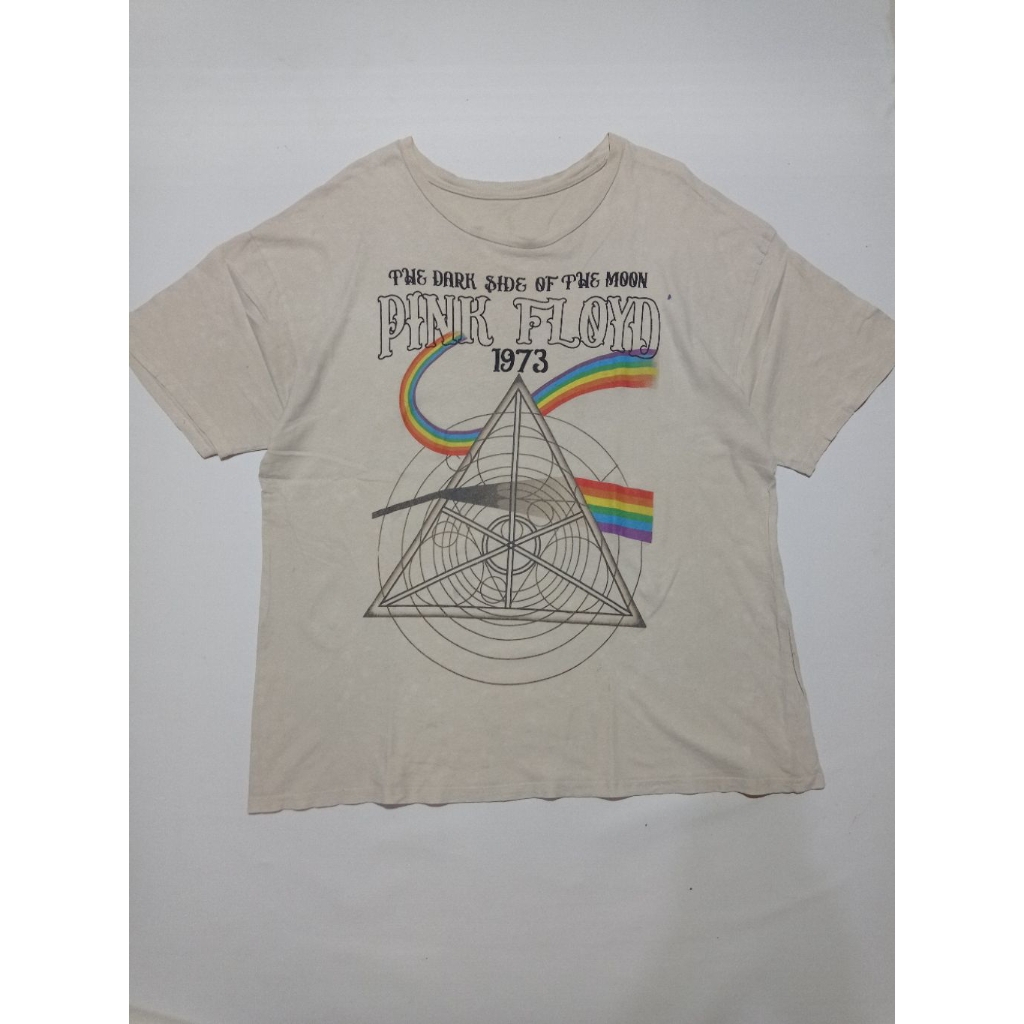 Kaos Band Pink Floyd 1973 Official Merchandise Warna Broken White Size L Fit XXL Second Brand Pink F