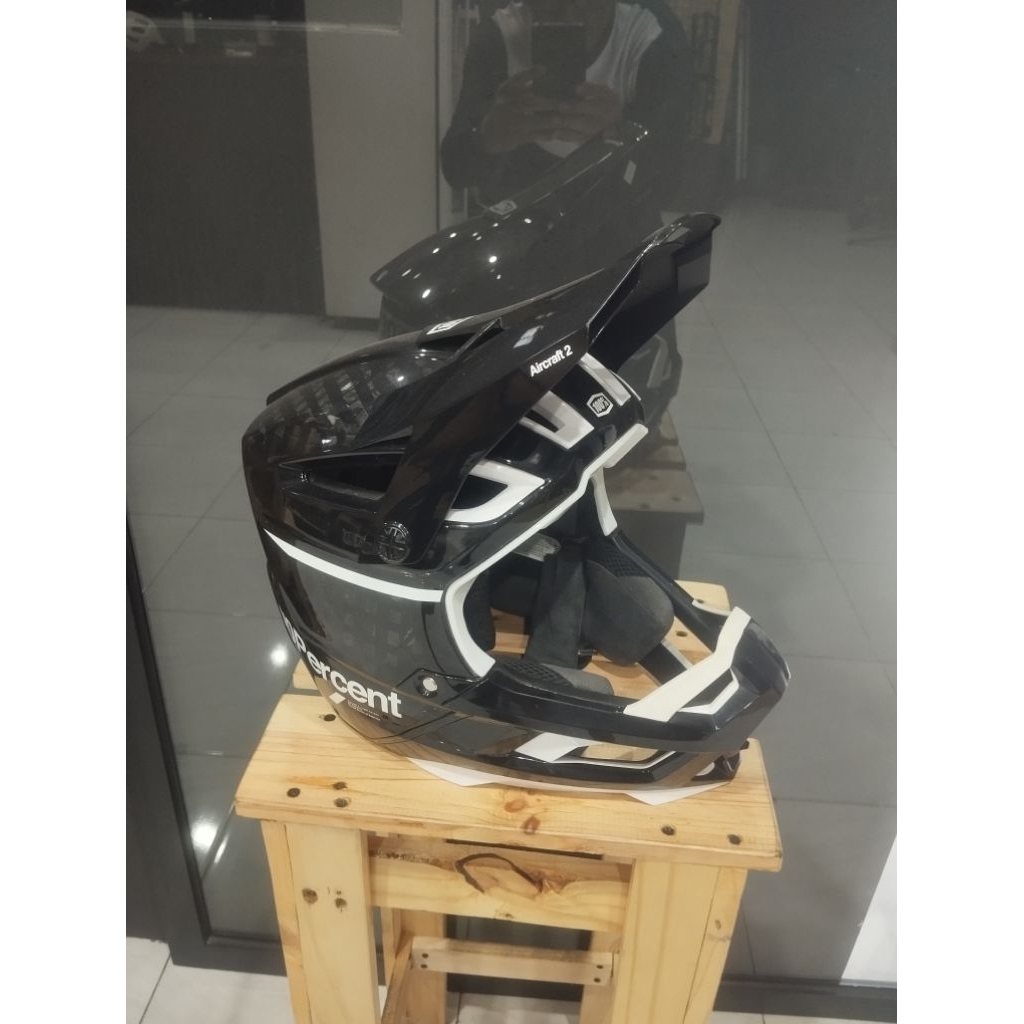 Helm DH 100percent carbon size M