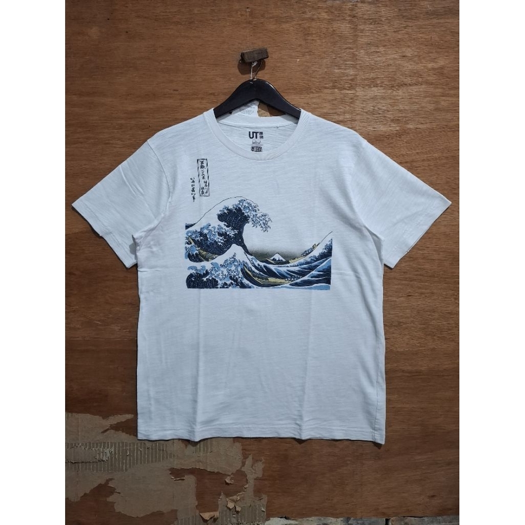 Kaos Katun Uniqlo UT Hokusai Size "L"