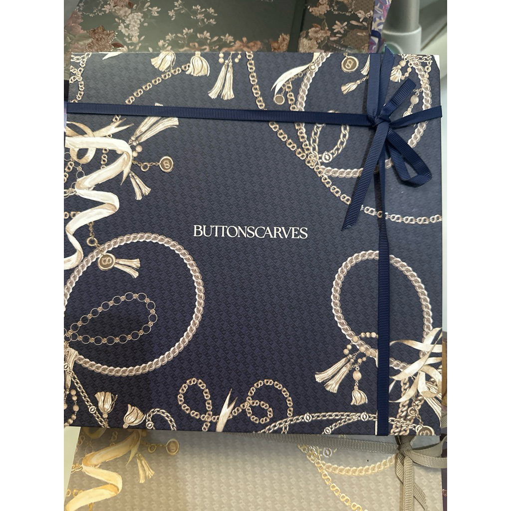 Buttonscraves signature chain Azure