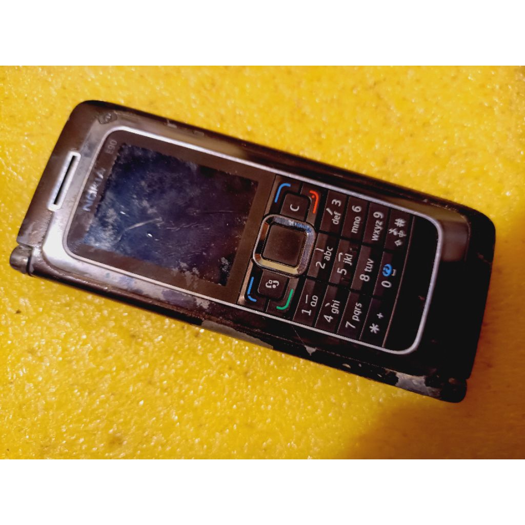 Hp jadul Nokia E90 Communicator bahan mati