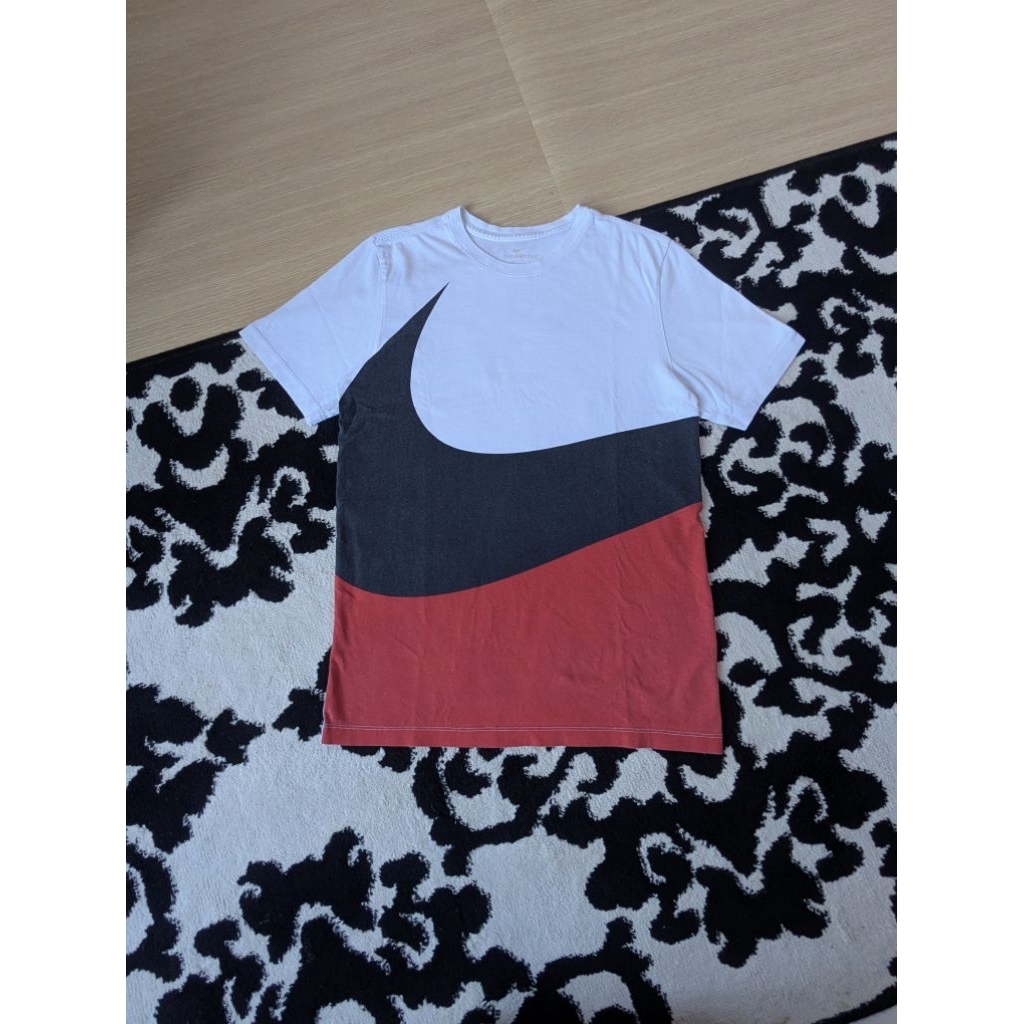Nike Bigswoosh tee