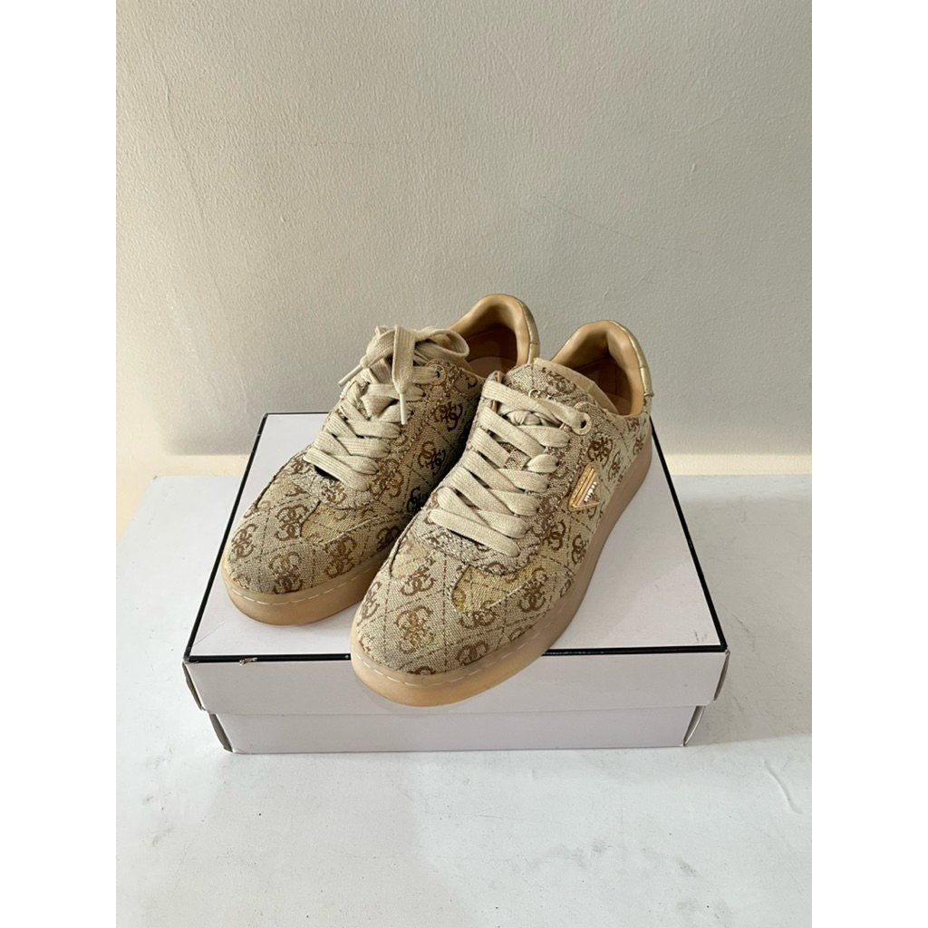 (NETT) Preloved sepatu guess ORIGINAL 38,5