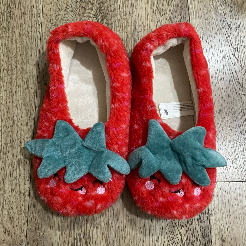 Sandal rumah wanita strawberry preloved