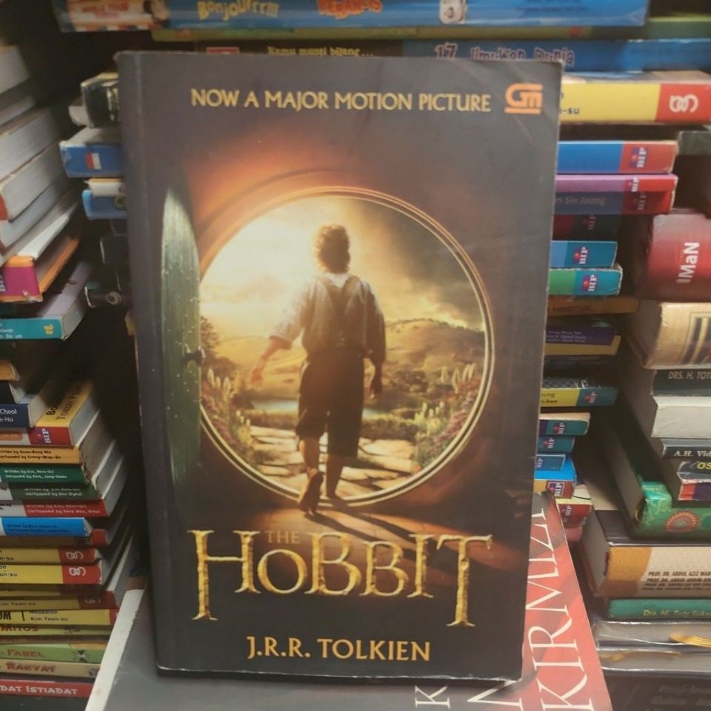 Novel The Hobbit original bahasa indonesia karya J.r.r tolkien