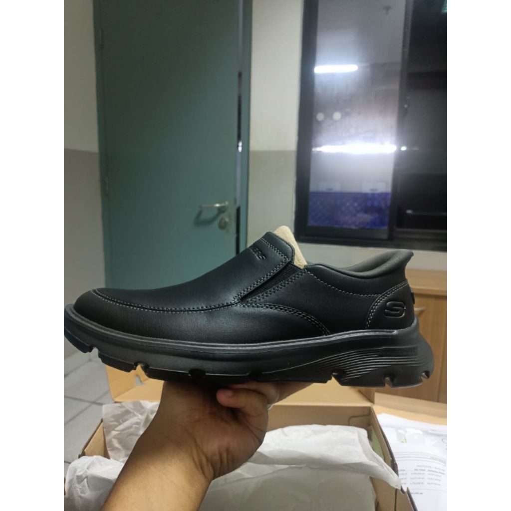 Sepatu Sketcher