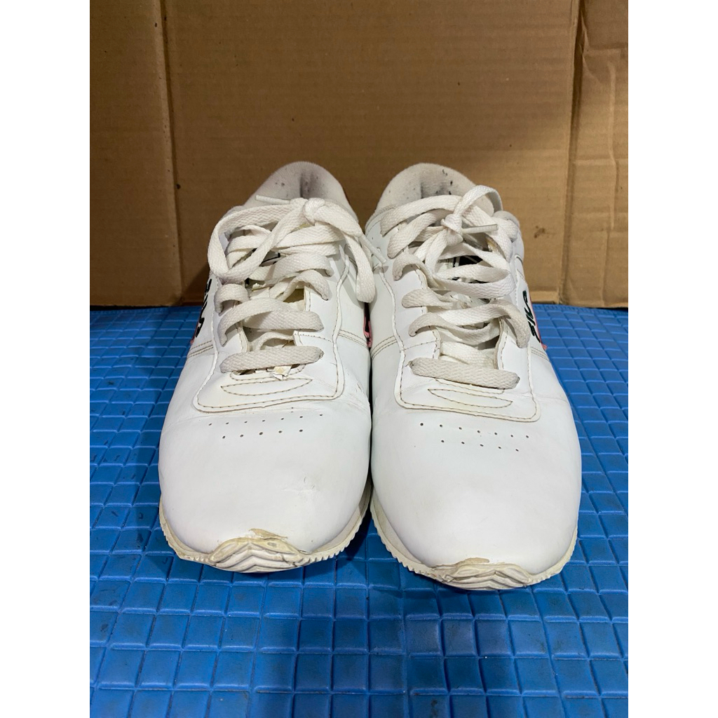 PL Sepatu FILA Putih Dewasa Size 42 (terkelupas bagian lidah sepatu)  iz