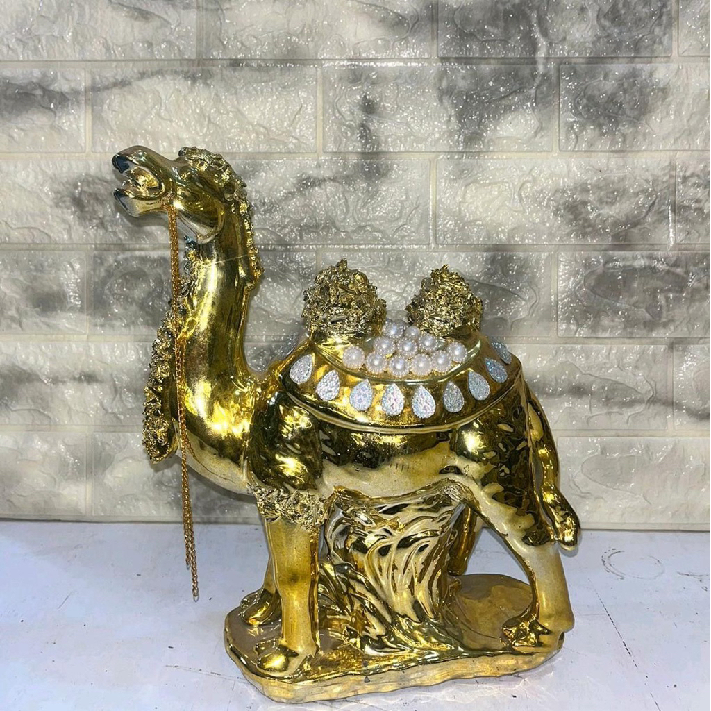 pajangan keramik unta gold