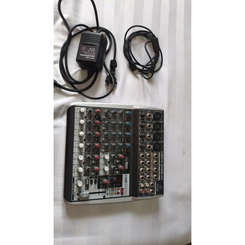 Behringer xenyx QX1202USB