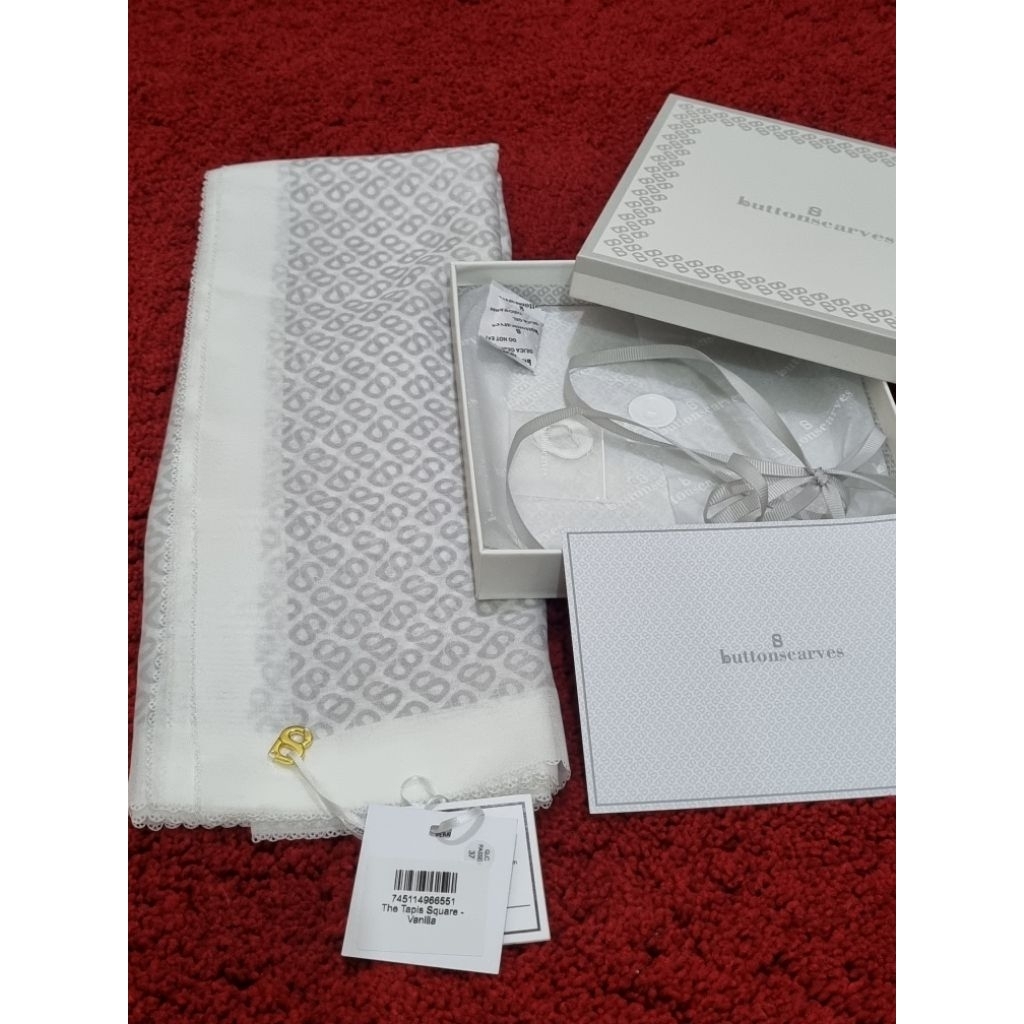 Preloved Buttonscarves The Tapis Square - Vanilla