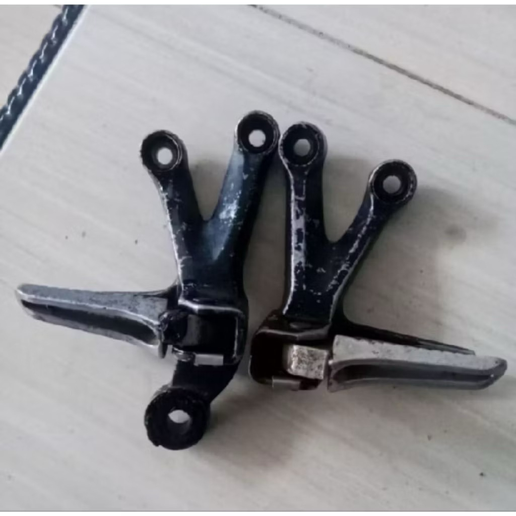 STEP BAGIAN BELAKANG SUZUKI SATRIA FU/ ORIGINAL COPOTAN MOTOR ORI