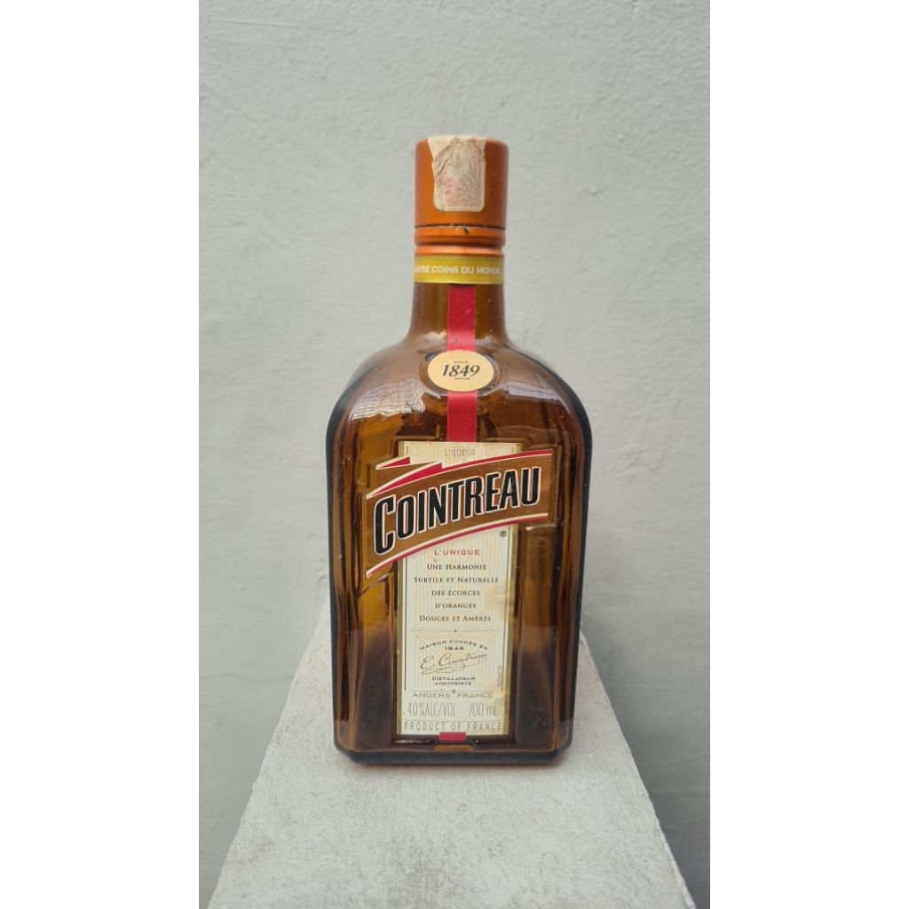 Botol bekas Cointreau 700 ml koleksi pajangan oli samping