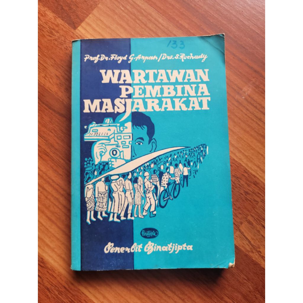 Buku wartawan pembina masyarakat oleh prof Dr Floyd G Arpan tahun 1970