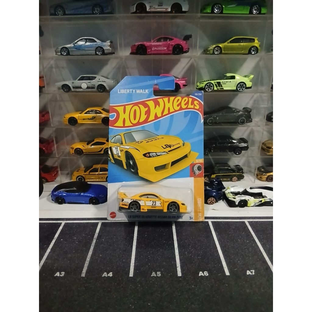 HOTWHEELS REGULER - NISSAN SILVIA S15 LBWK KUNING