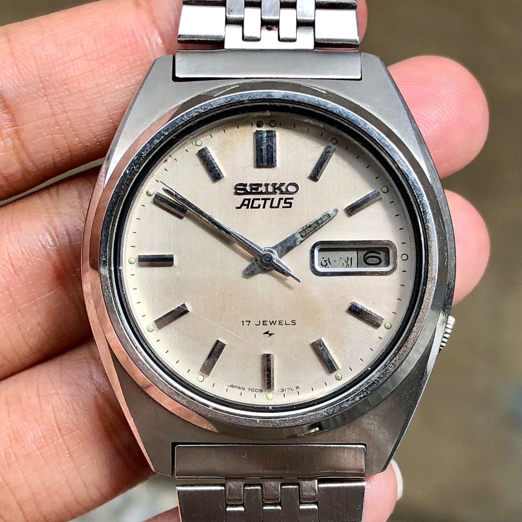 Vintage Seiko Actus Automatic 7009-8330