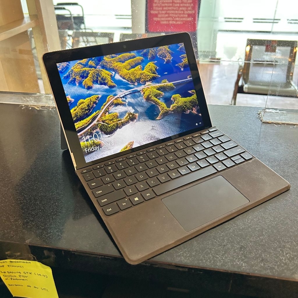 microsoft surface go (RAM 8GB/SSD 128GB)