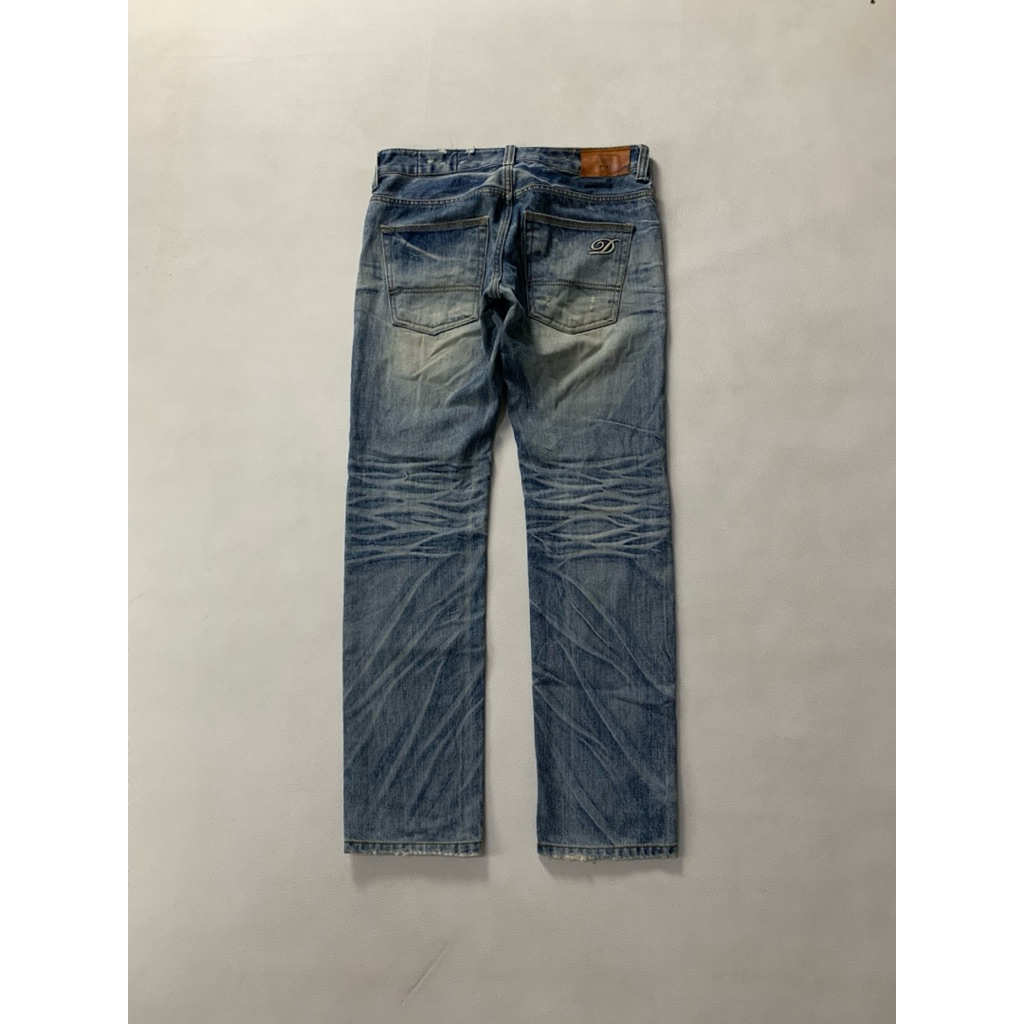 NV-333 Dpsr fading jeans   Size 33 Lebar pinggang 86cm Panjang 102cm Paha 58cm Open leg 18cm