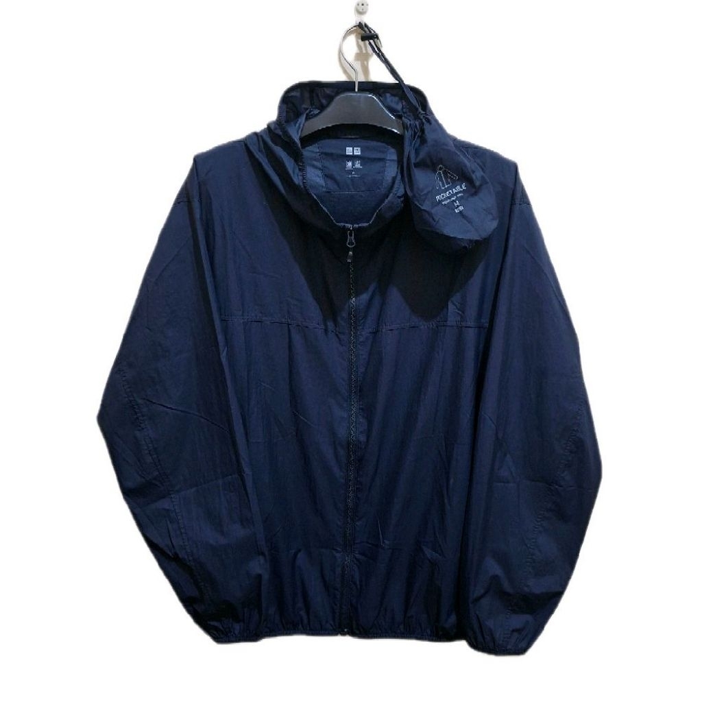 Uniqlo jacket parka saku proteksi sinar UV ( water - repellent )