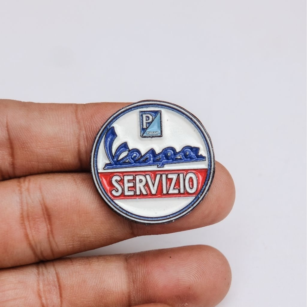 Enamel Pin Vespa Servizio