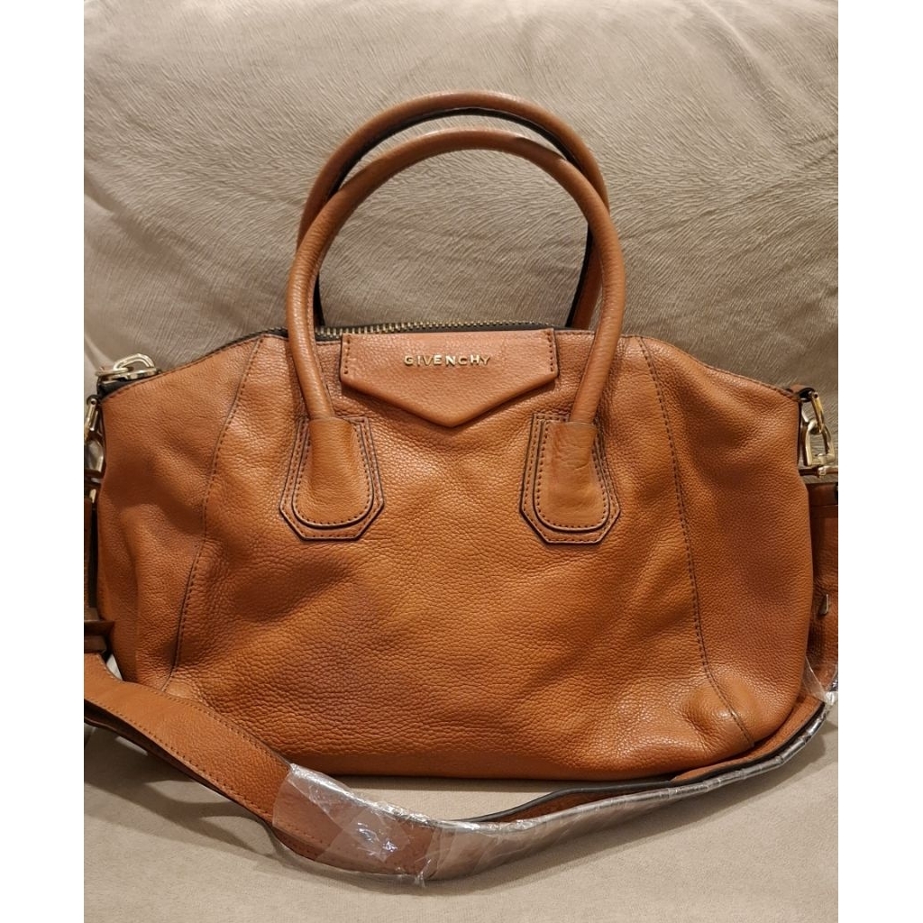 Giv3n Antigona Bag