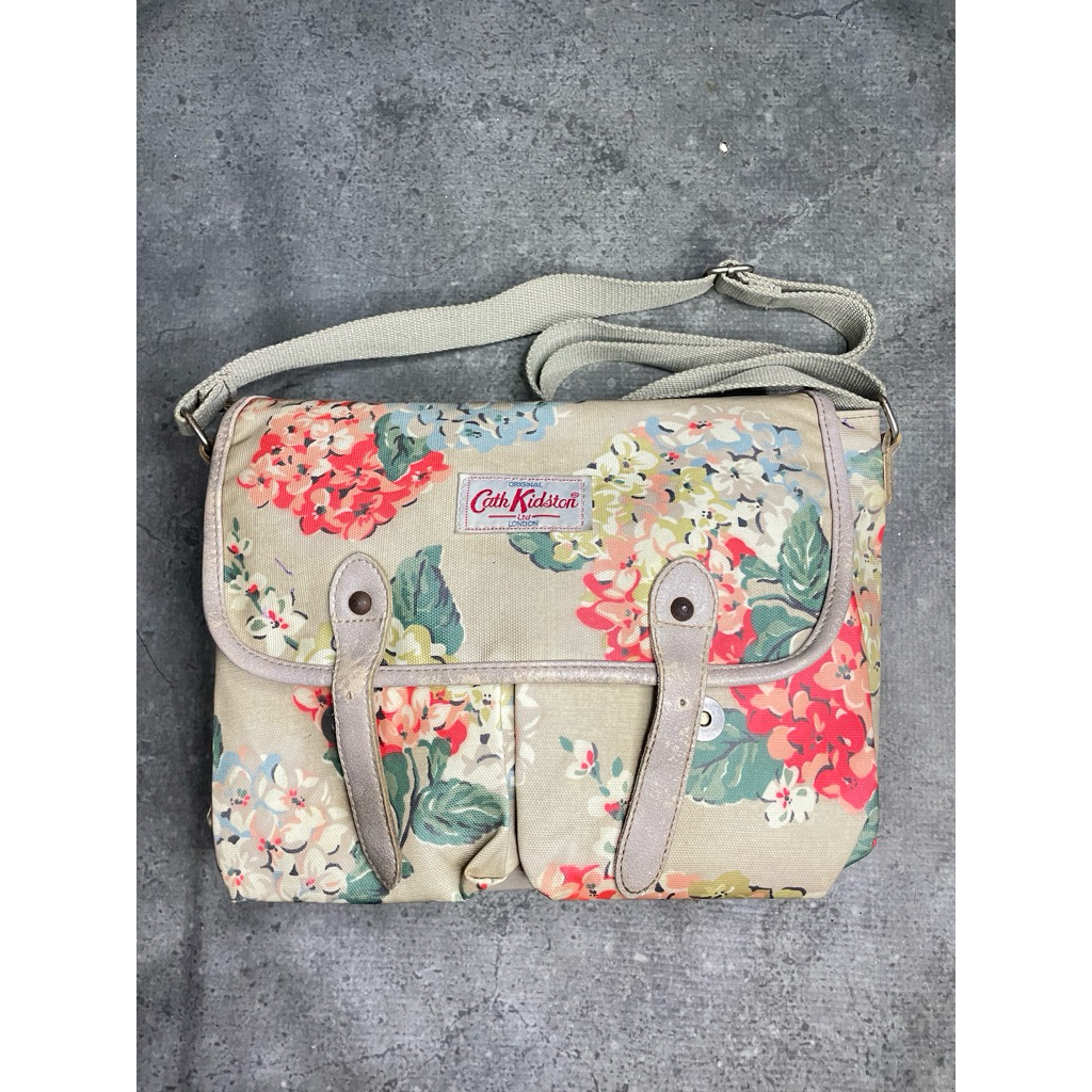 Tas Slempang Cath Kidston